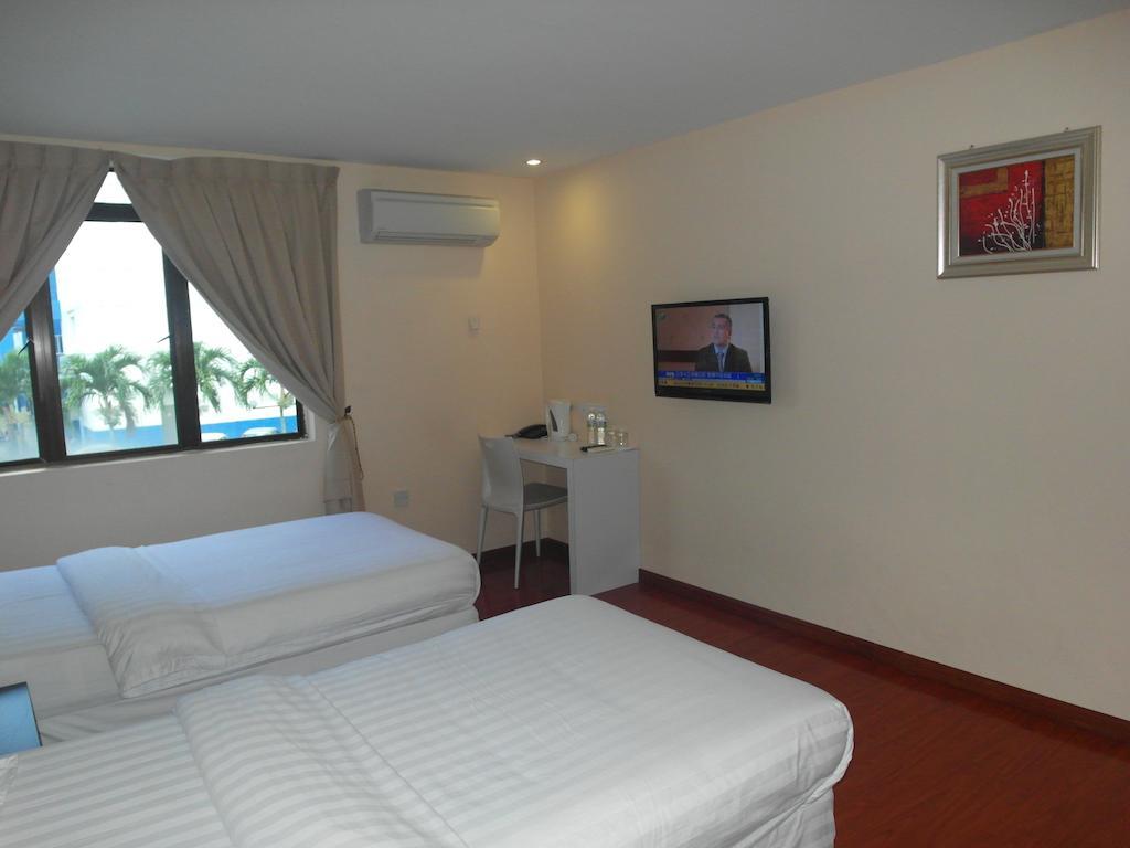 Mcity Inn Miri Room photo