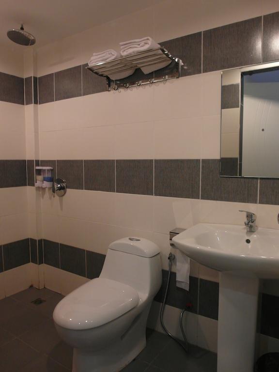 Mcity Inn Miri Room photo
